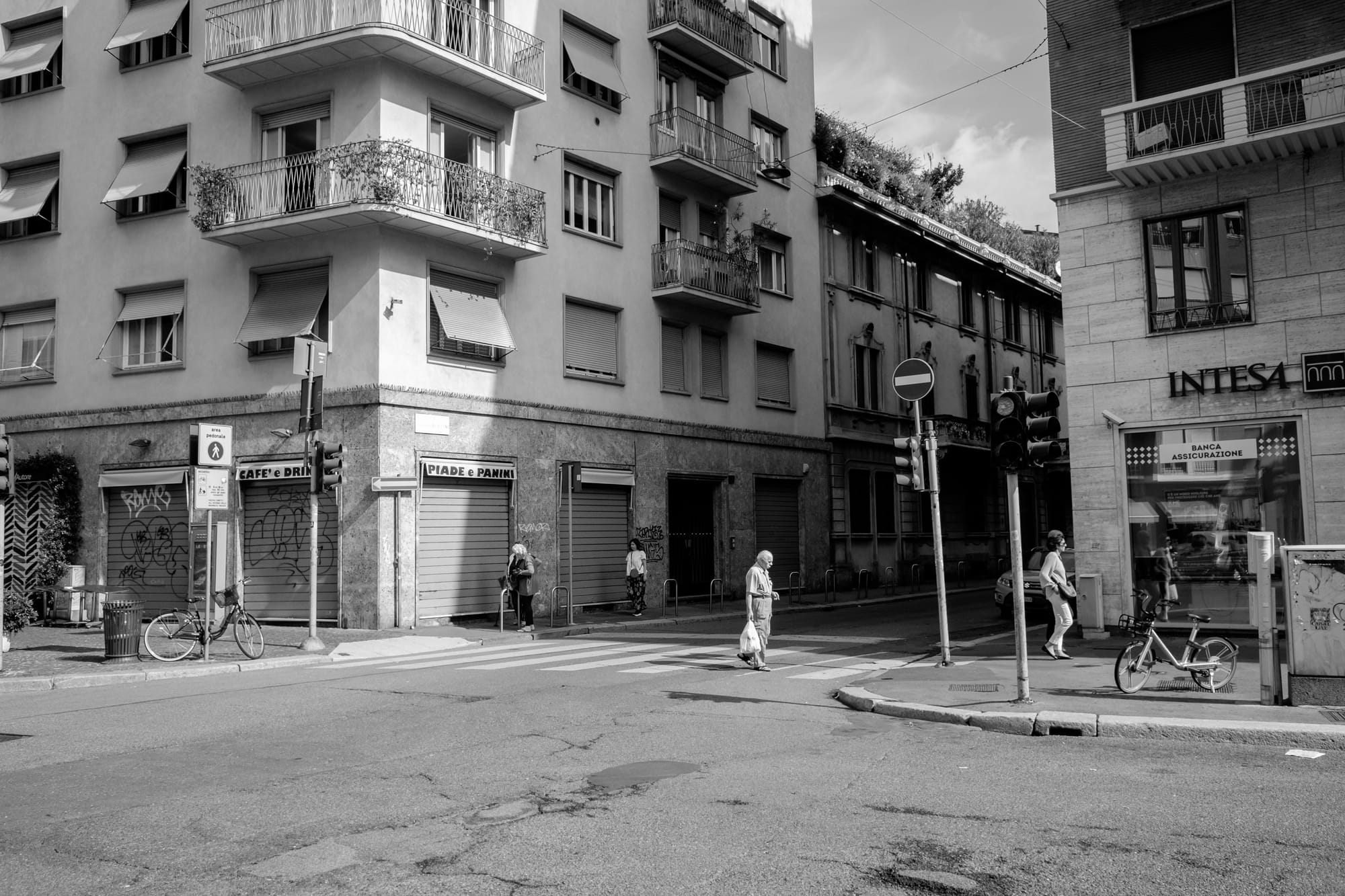 Crossroads. Gli incroci di Milano nelle fotografie di Alessandro Bocchi e Gianni Ranuio