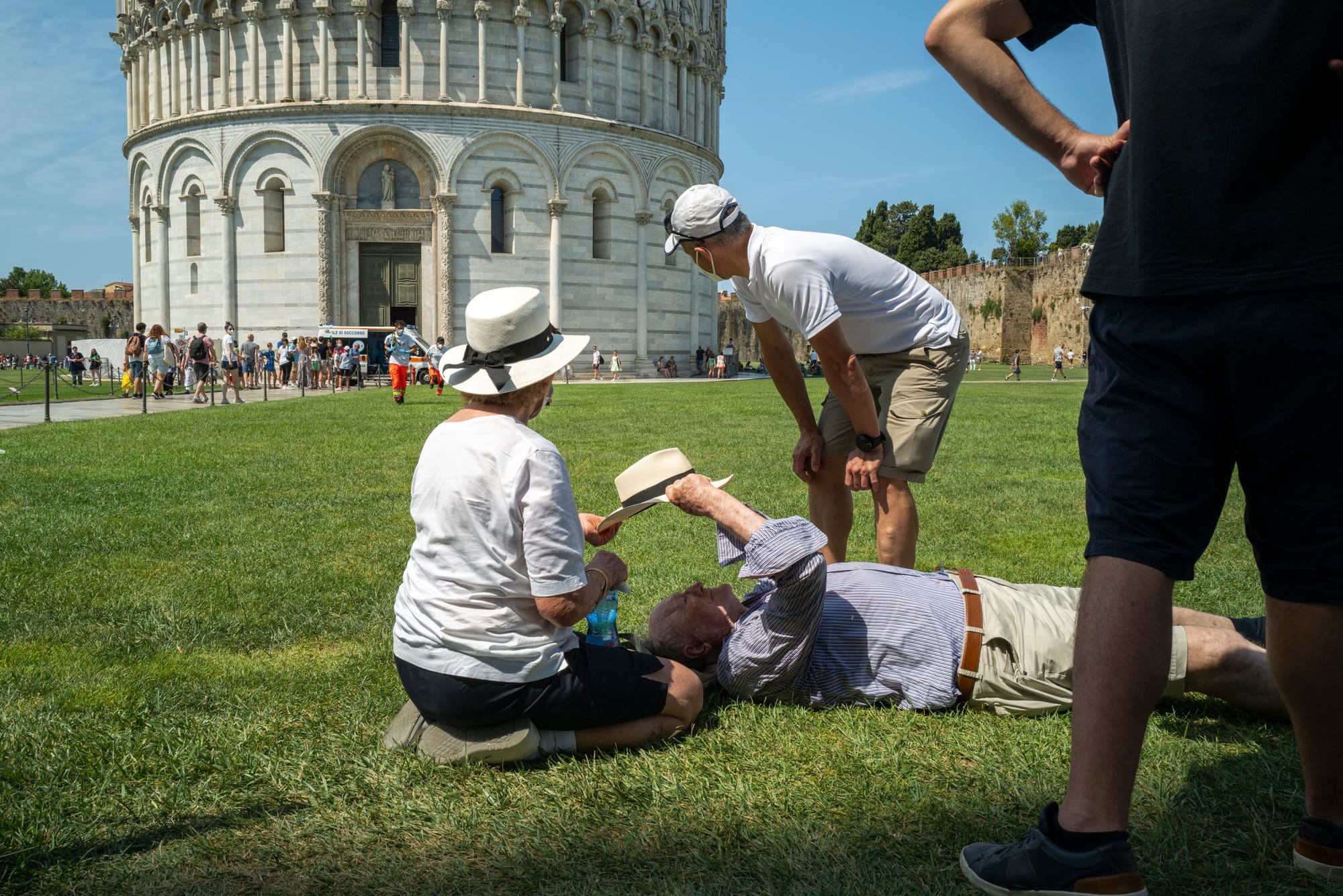 Tourist Tsunami. Lo sguardo di Nicolò Rinaldi sul turismo di massa