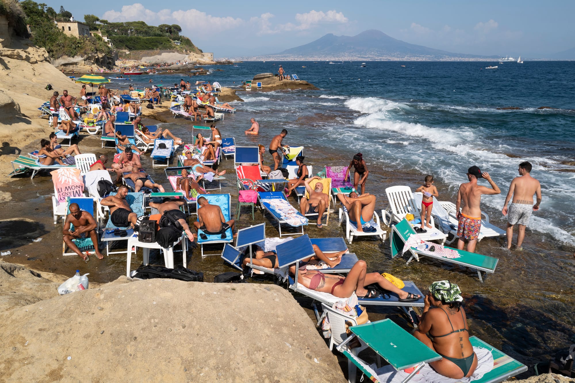 Tourist Tsunami. Lo sguardo di Nicolò Rinaldi sul turismo di massa