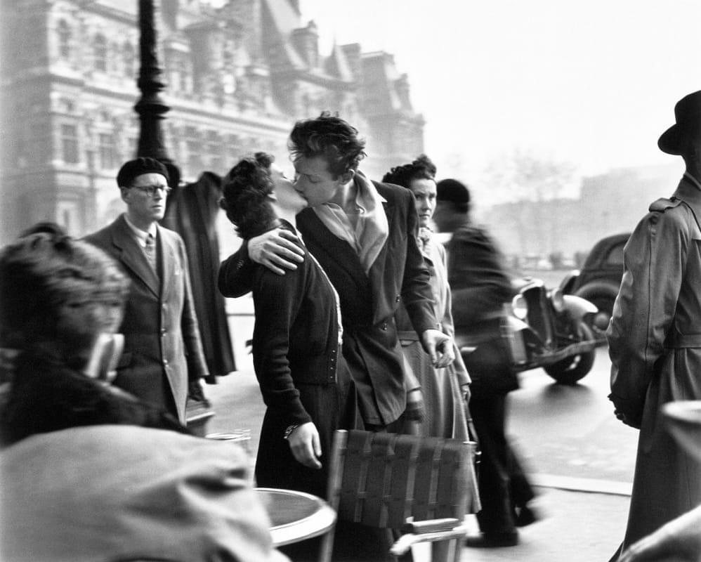 Il dietro le quinte della famosa fotografia di Robert Doisneau