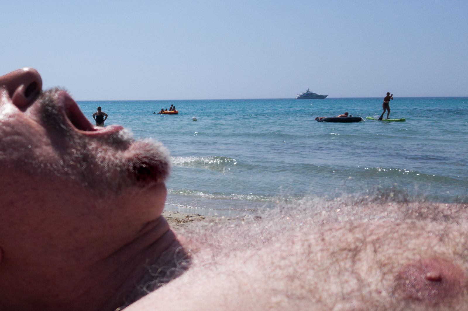 Tutto il bizzarro delle spiagge italiane negli scatti di Marco Cajazzo