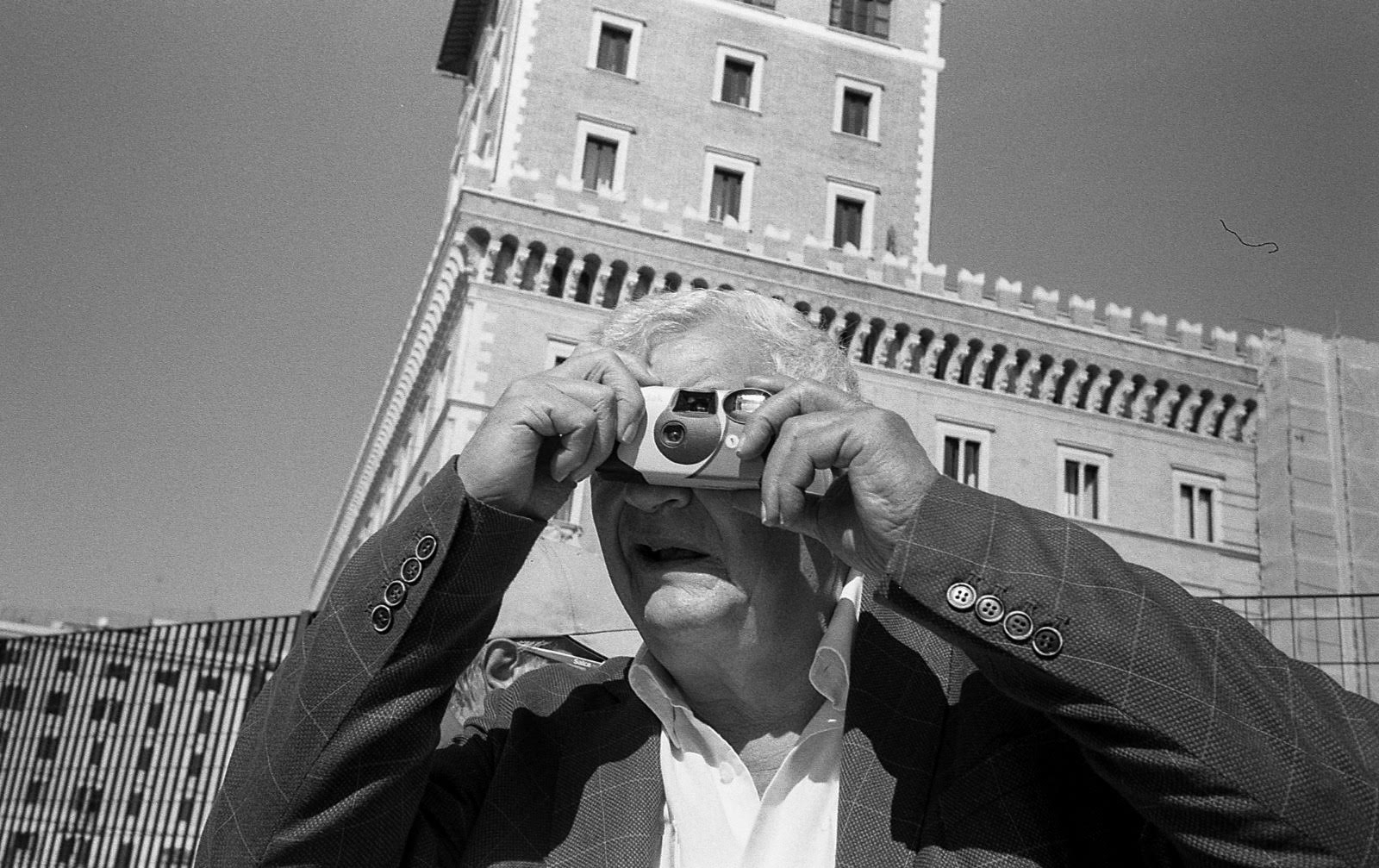 Le strade dei sampietrini mi hanno reso il fotografo che sono oggi. Intervista a Perry Hall.