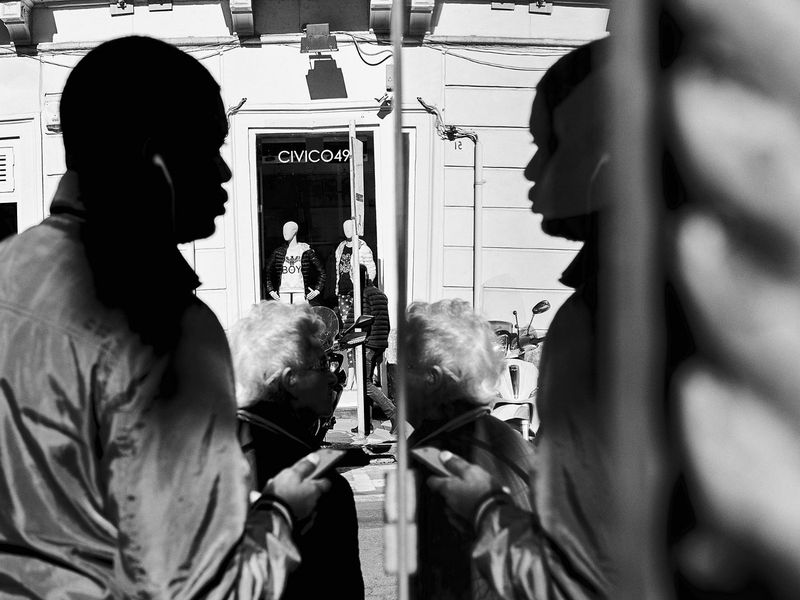 Specchi e Street Photography: l’unione fa la forza (?)