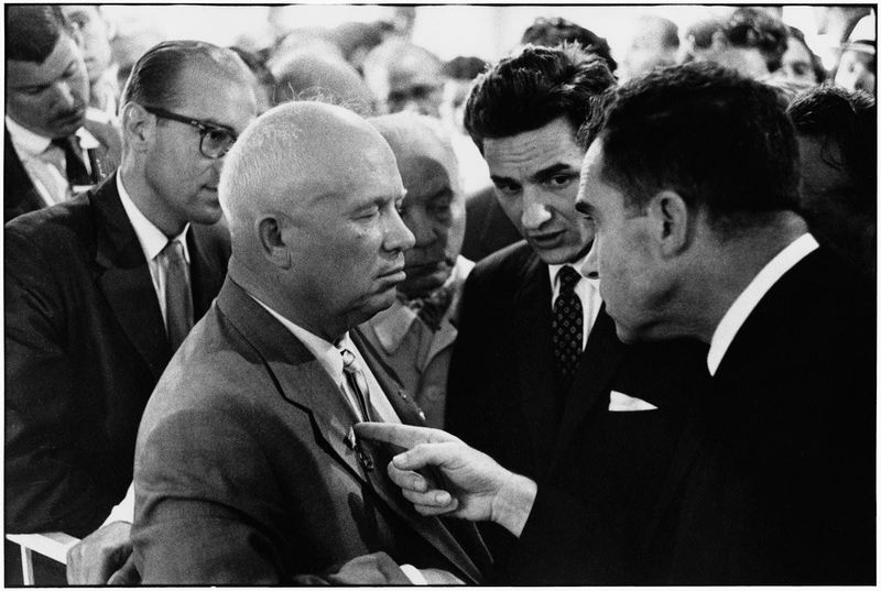 Il dietro le quinte della famosa fotografia di Elliot Erwitt