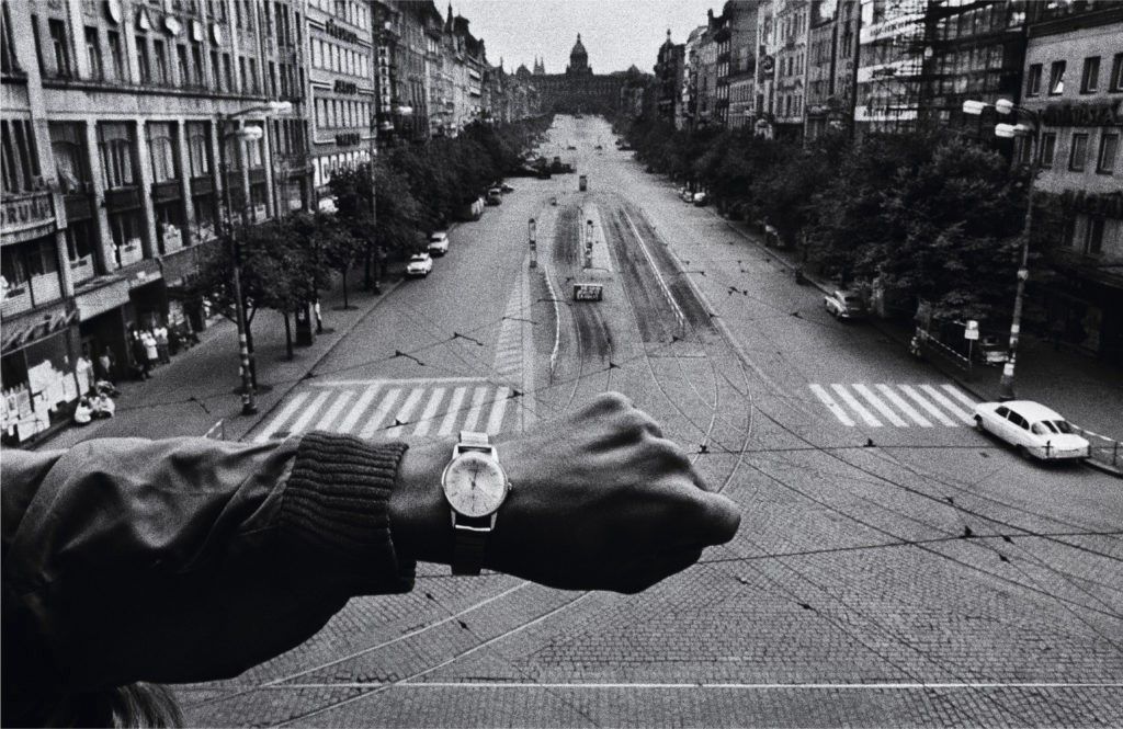 Il dietro le quinte della famosa fotografia di Josef Koudelka