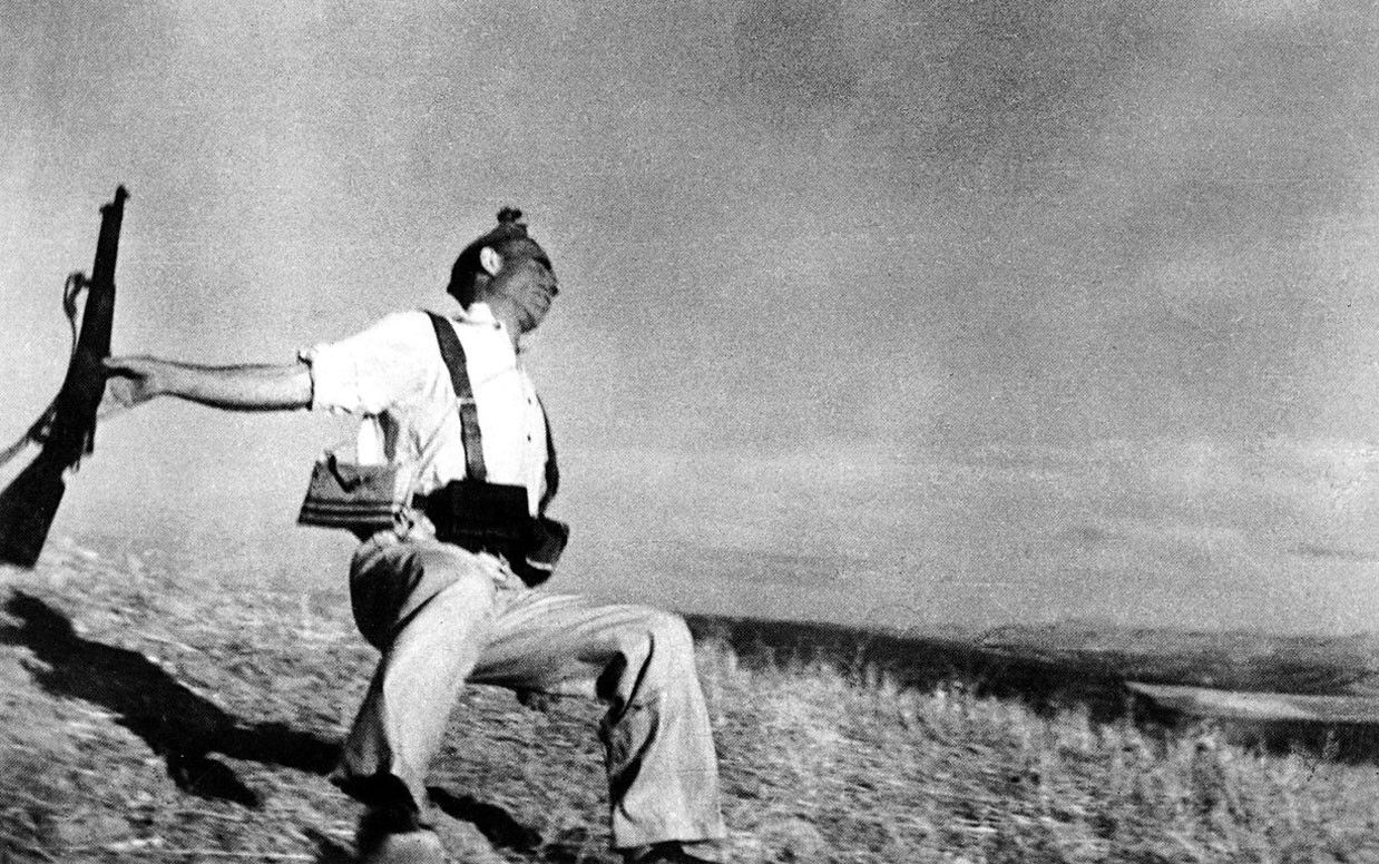 Il dietro le quinte della famosa fotografia di Robert Capa
